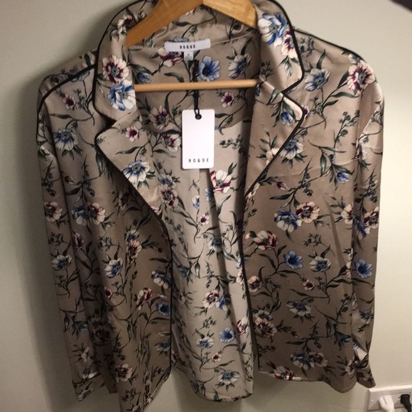 Ro & De Jackets & Blazers - Silky blazer!